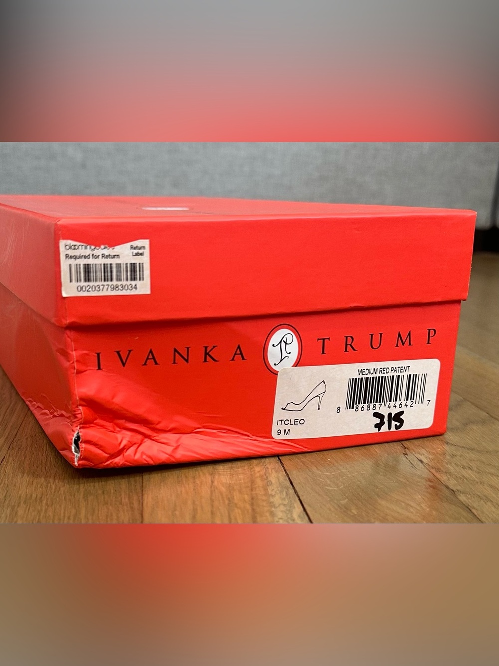 Red Patent Leather Open-Toe Pumps, glossy shine, size 9 - Picture 12 of 12